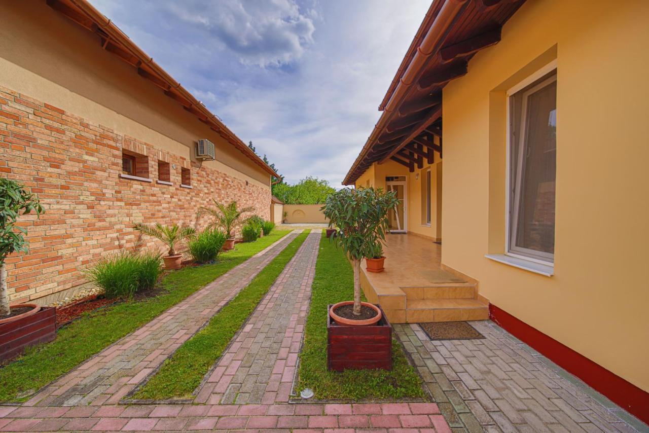 Kalvin Utcai Apartmanok Hajduszoboszlo Exterior photo