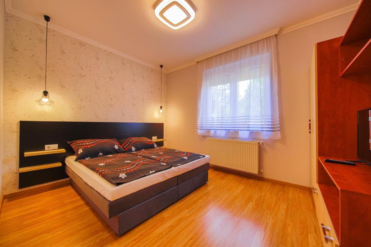 Kalvin Utcai Apartmanok Hajduszoboszlo Exterior photo