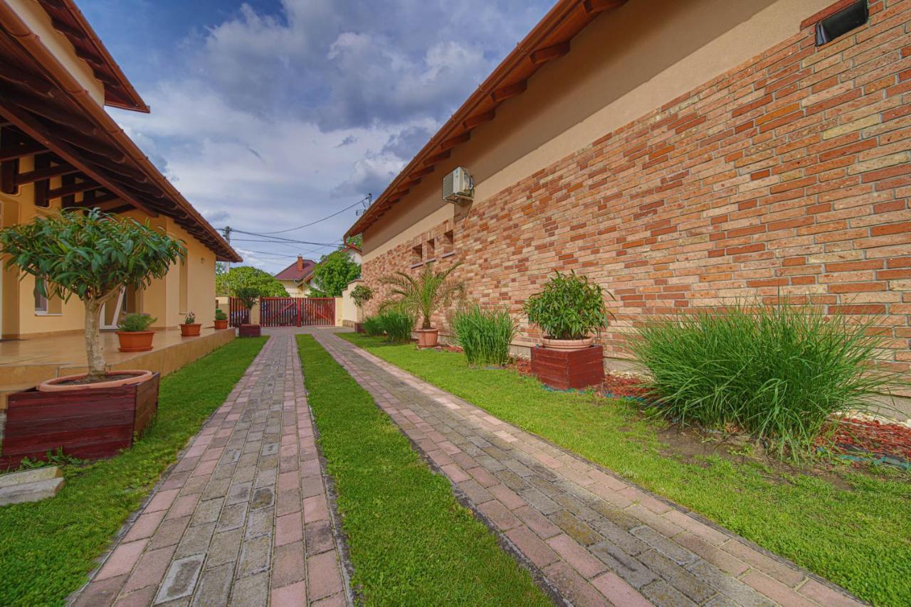 Kalvin Utcai Apartmanok Hajduszoboszlo Exterior photo