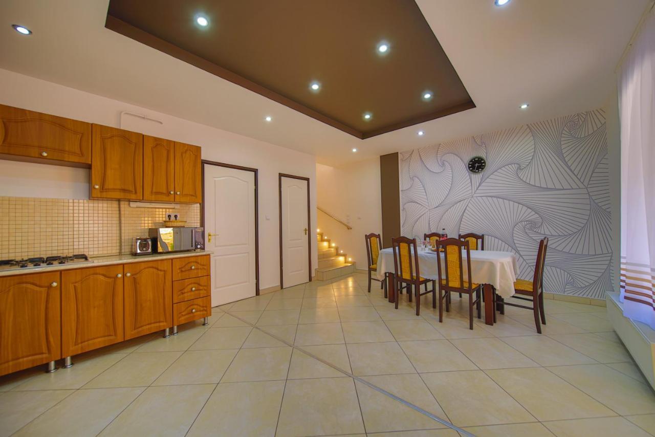 Kalvin Utcai Apartmanok Hajduszoboszlo Exterior photo