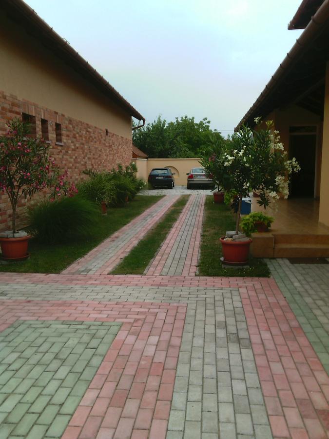 Kalvin Utcai Apartmanok Hajduszoboszlo Exterior photo